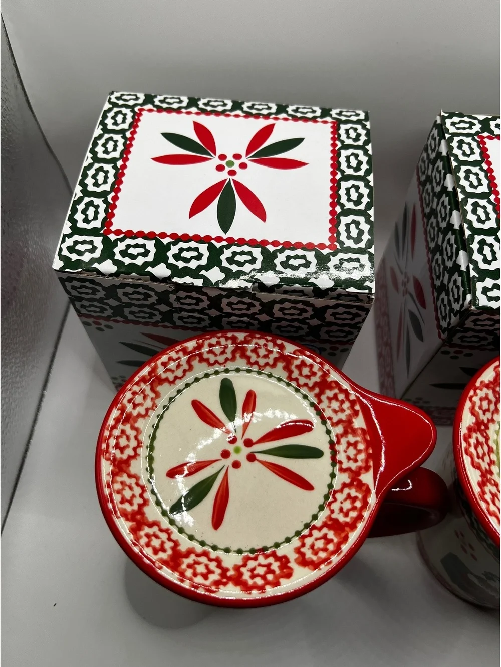 NEW Temp-tations Christmas Coffee Mug with Lid Cozy Fireplace Design Red green